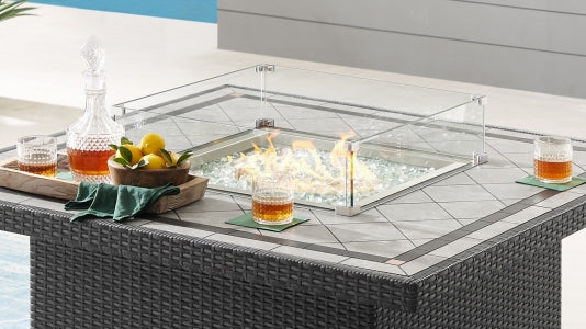 Windscreen for square fire table